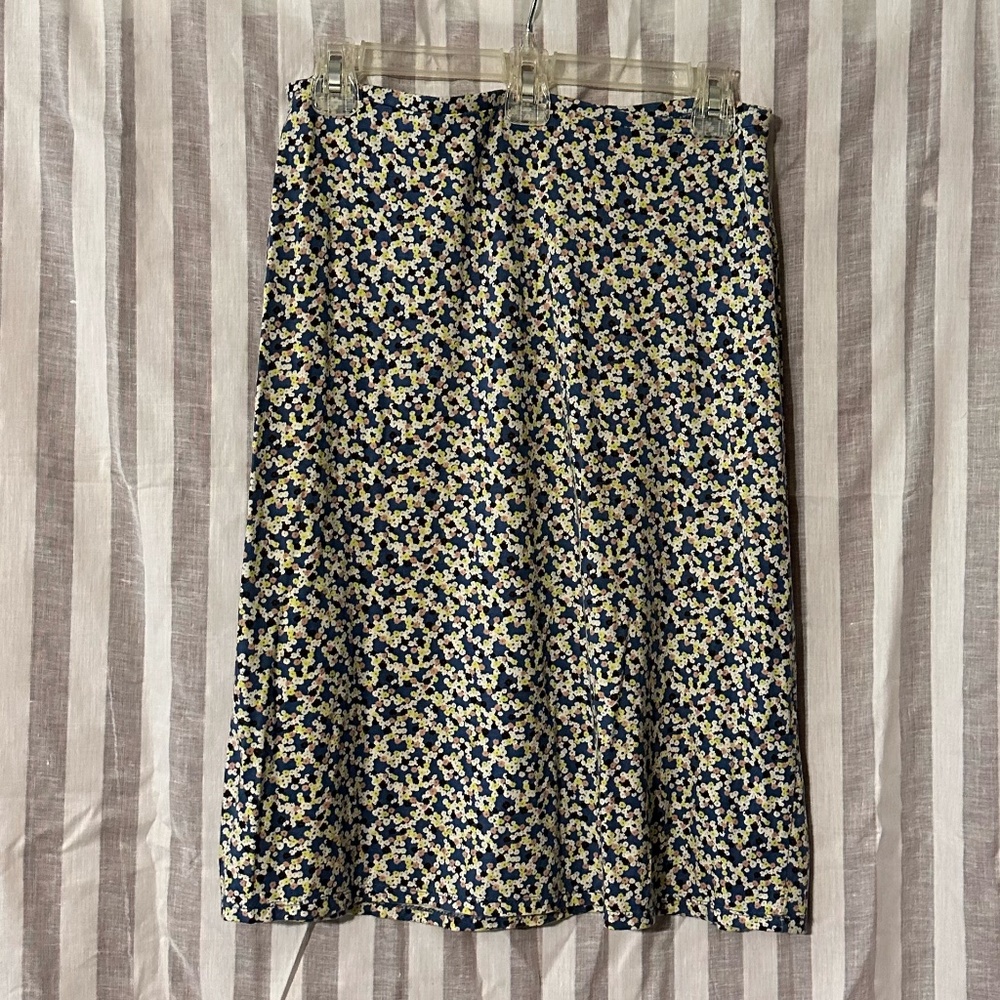 "Gap" stretchy skirt, medium, blue, yellow, pink, brown, white tiny flowers